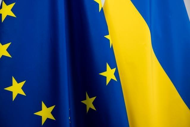 EU:n ja Ukrainan liput